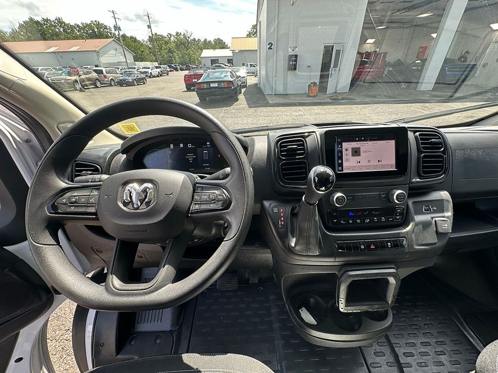 Used 2025 White Ram Base image 39