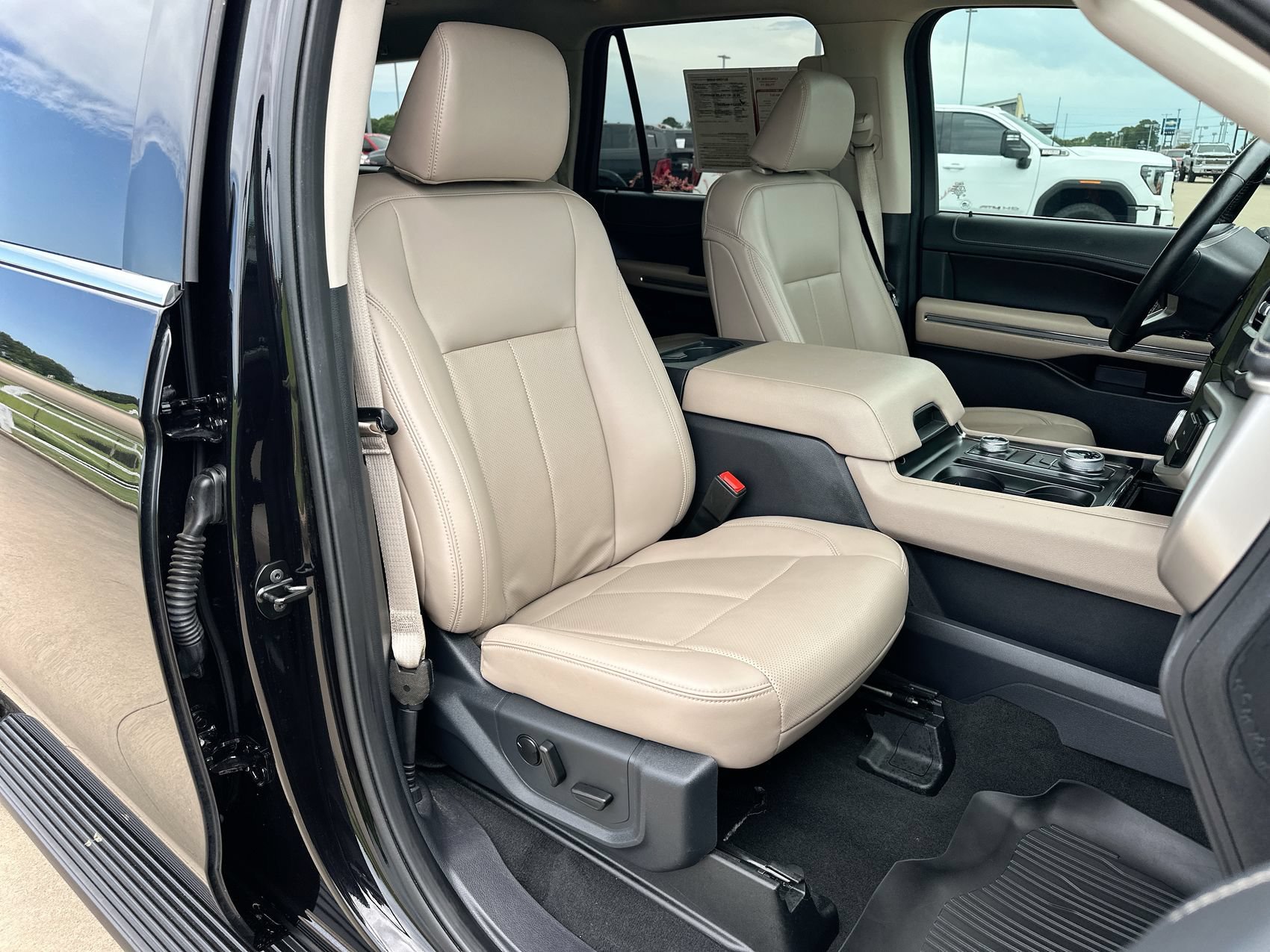 Used 2024 Black Metallic Ford XLT image 25