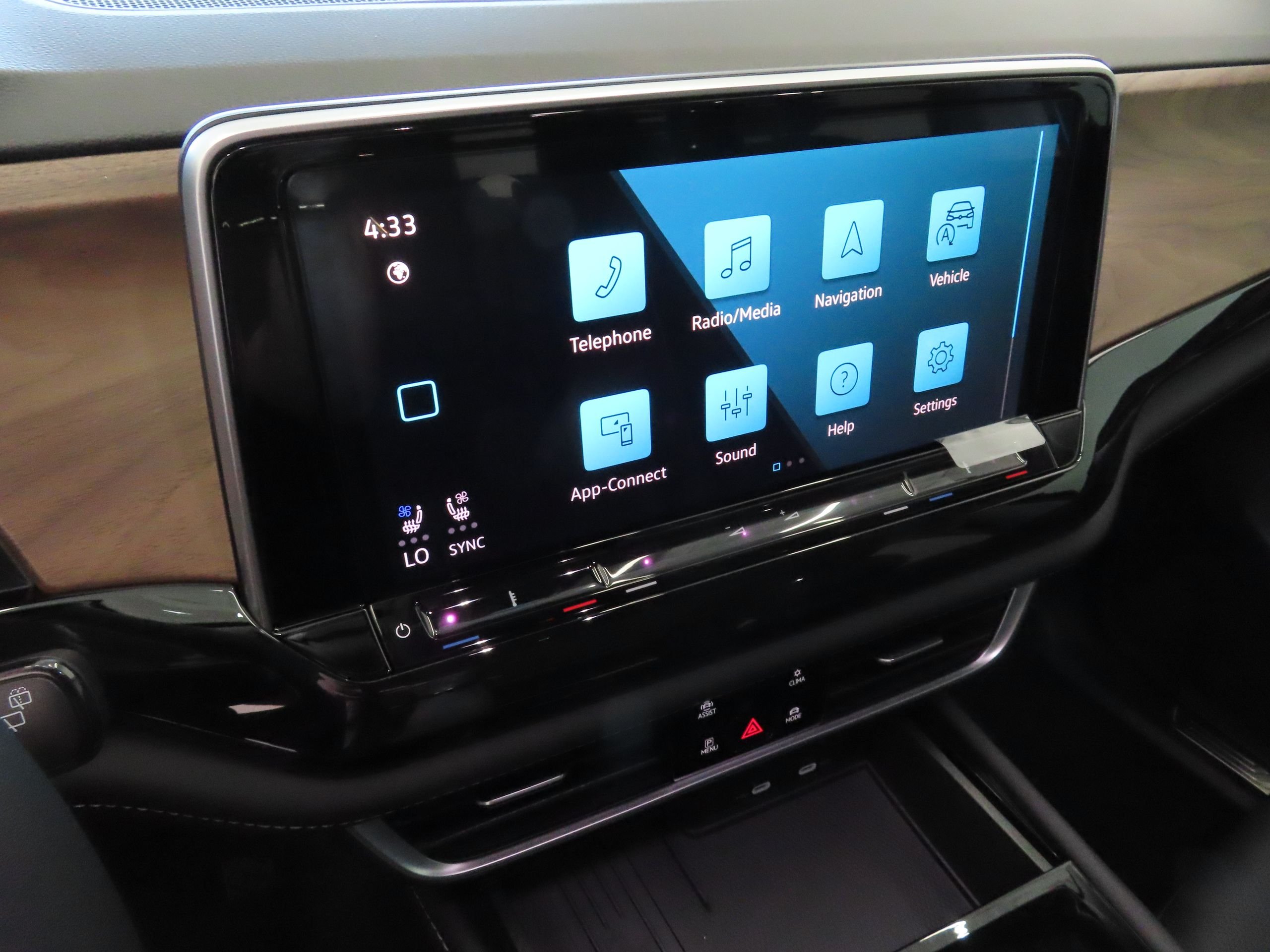 New 2026 Black Volkswagen 2.0T SE w/Technology image 17