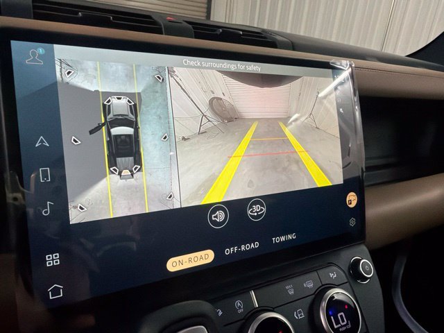 New 2026 Fuji White Land Rover X-Dynamic SE image 30