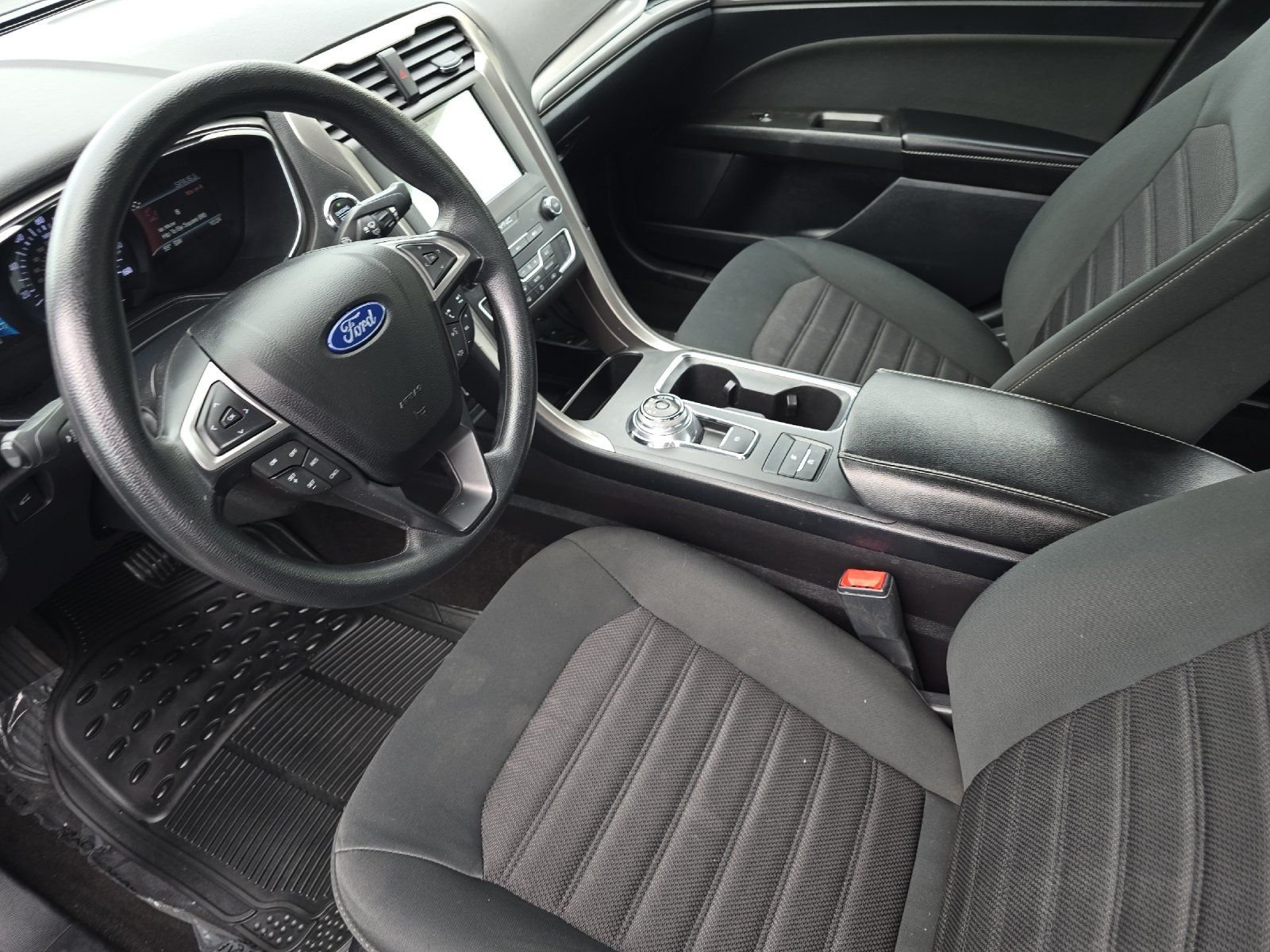 Used 2020 Black Ford SE image 11