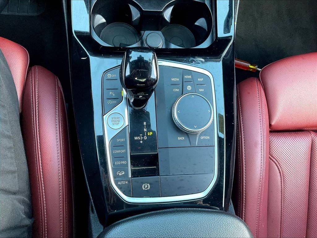 Used 2024 Gray BMW xDrive30i image 17