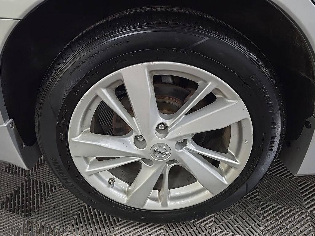 Used 2015 Silver Nissan 2.5 SV image 14