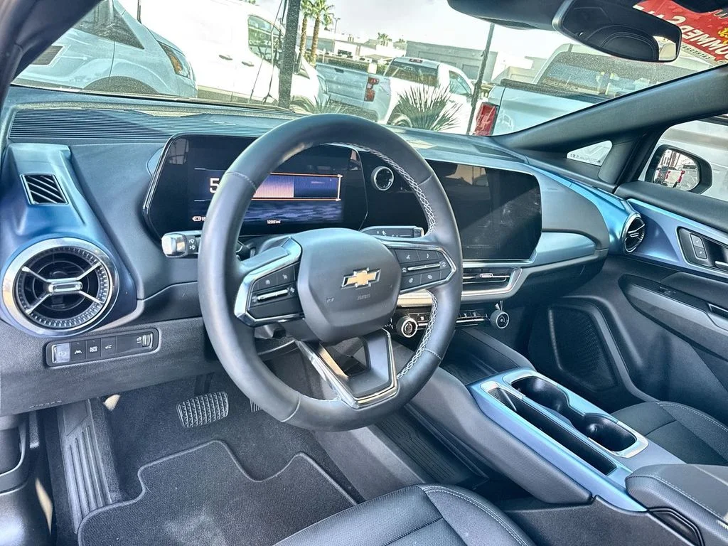 Used 2024 Summit White Chevrolet LT image 10