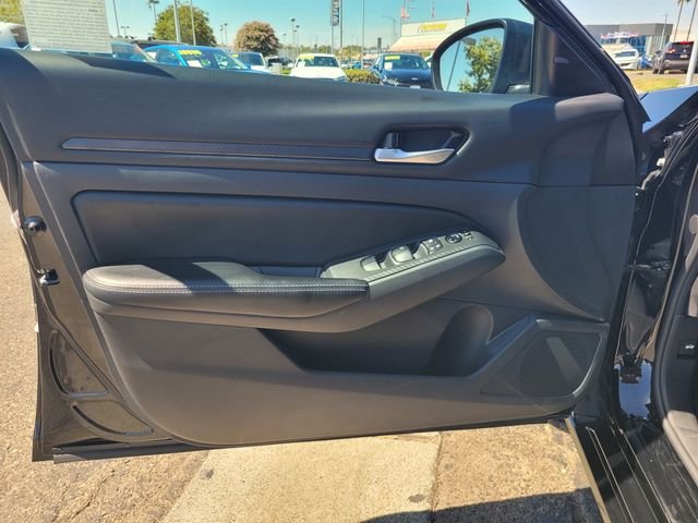 Used 2025 Black Nissan 2.5 SV image 18
