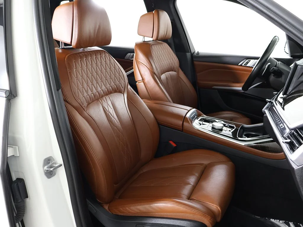 Used 2023 Alpine White BMW xDrive40i image 40