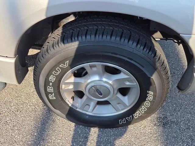 Used 2004 Silver Ford XLS image 16