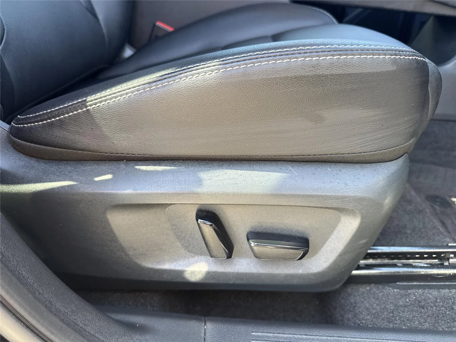 Used 2023 Super Black Nissan SL image 37