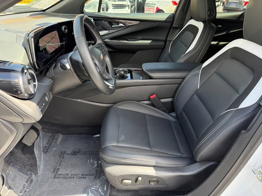 Used 2024 Summit White Chevrolet LT image 24