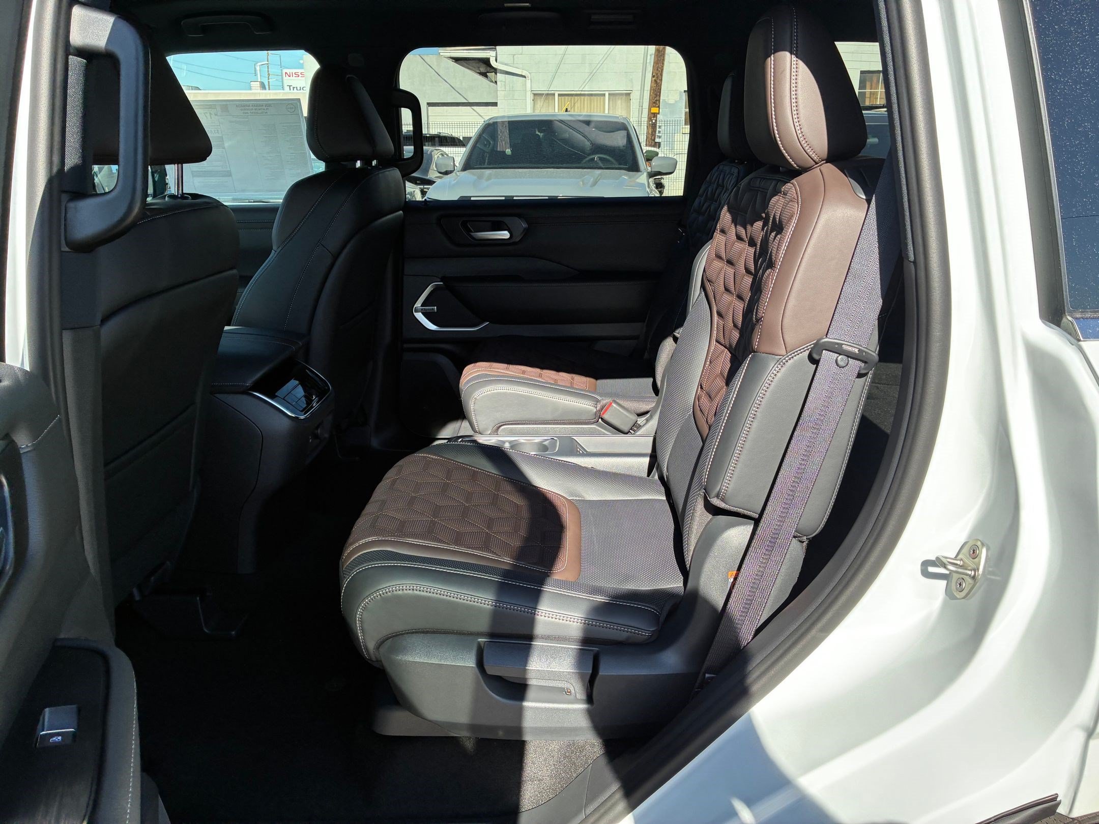 New 2026 Everest White Pearl Tricoat/Super Black Nissan Platinum Reserve image 24