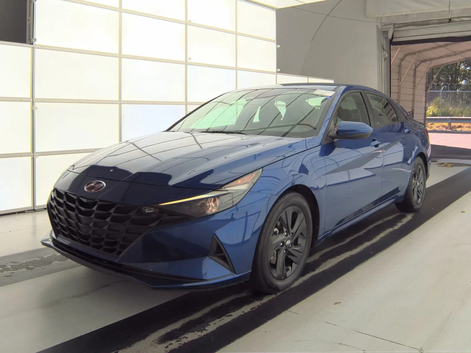 2022 Hyundai Elantra 1.6 HEV Blue's photo