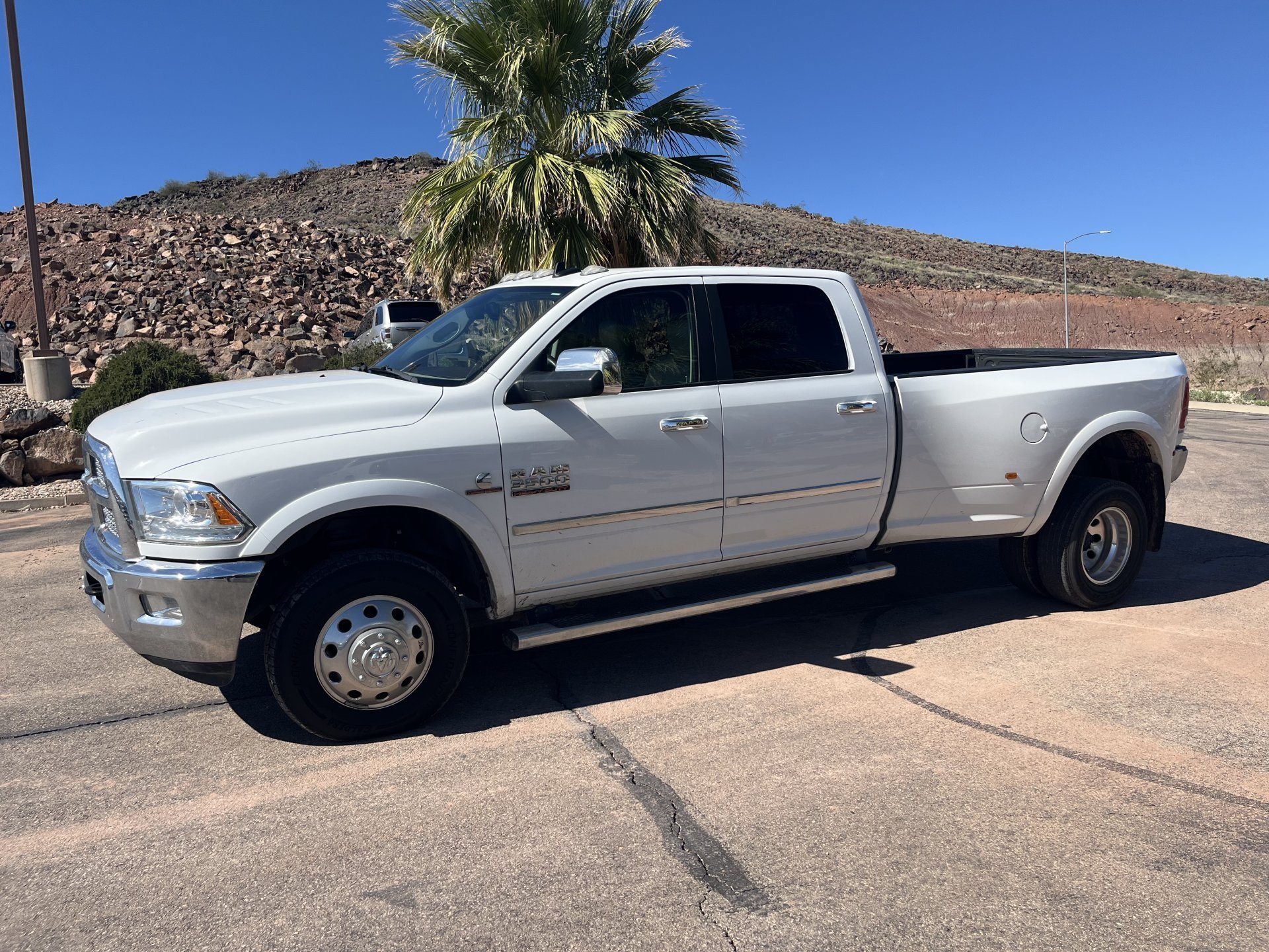 Used 2014 Bright White Clearcoat Ram Laramie image 10