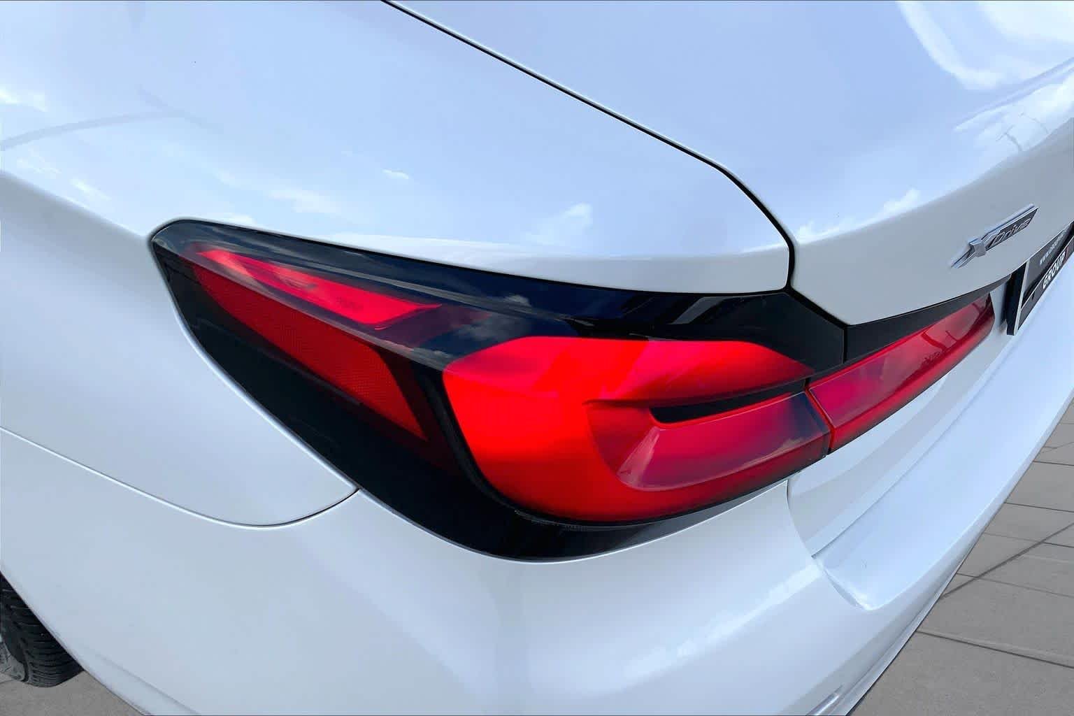 Used 2022 Alpine White BMW 530i xDrive image 28