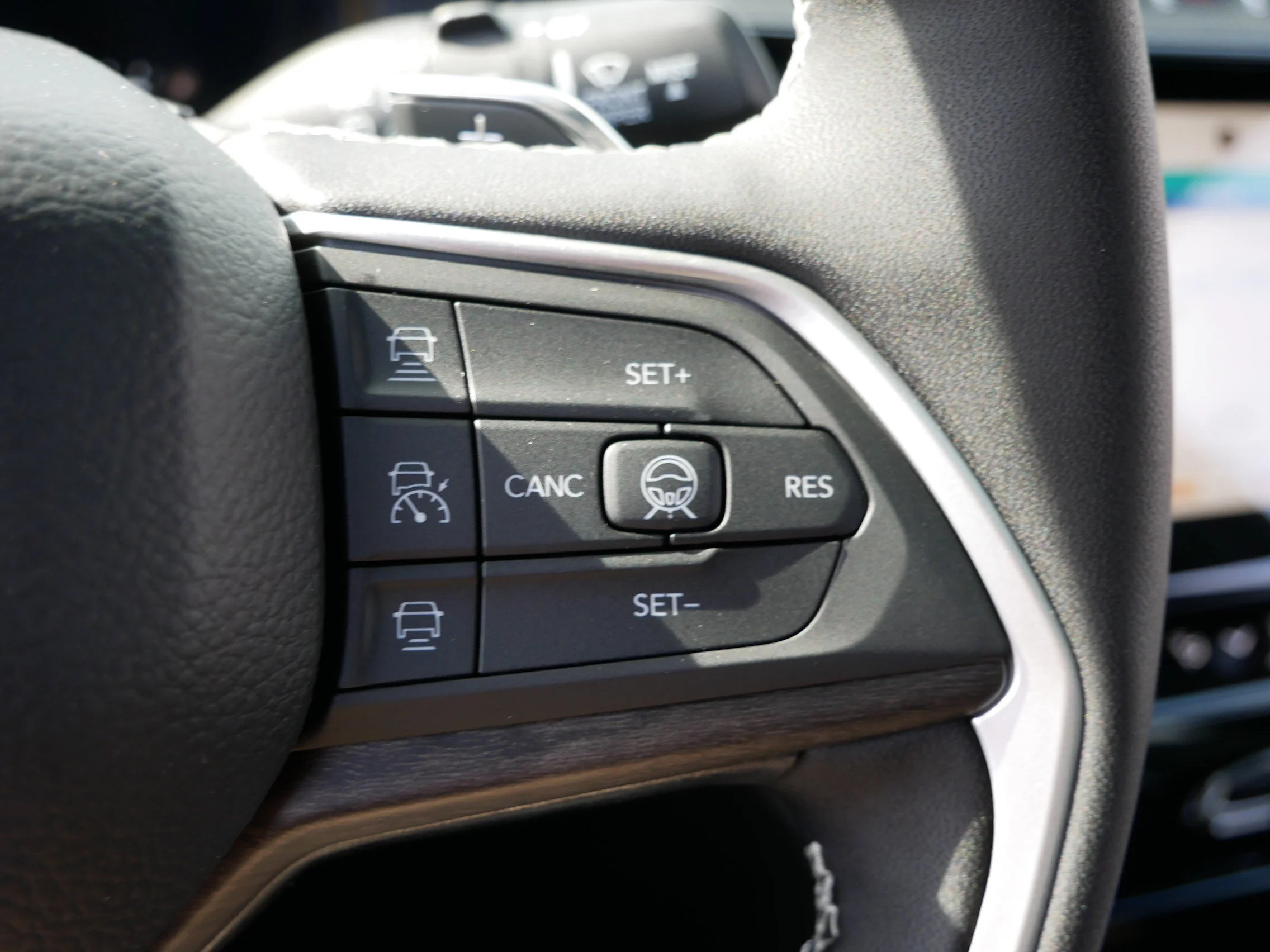 New 2026 Bright White Clearcoat Jeep Laredo Altitude image 19