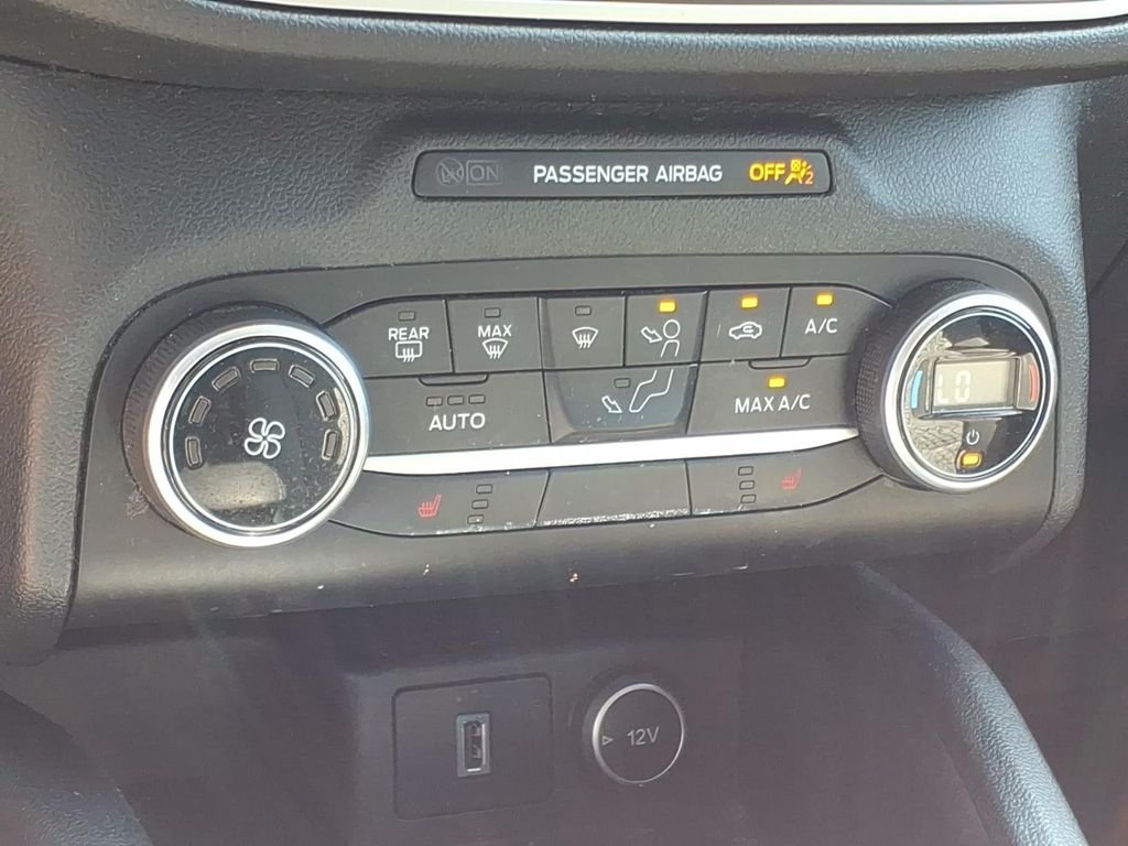 Used 2020 Black Metallic Ford SE image 13
