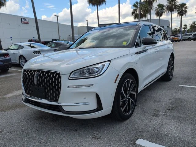 Certified Used 2024 White Metallic Lincoln Grand Touring image 8