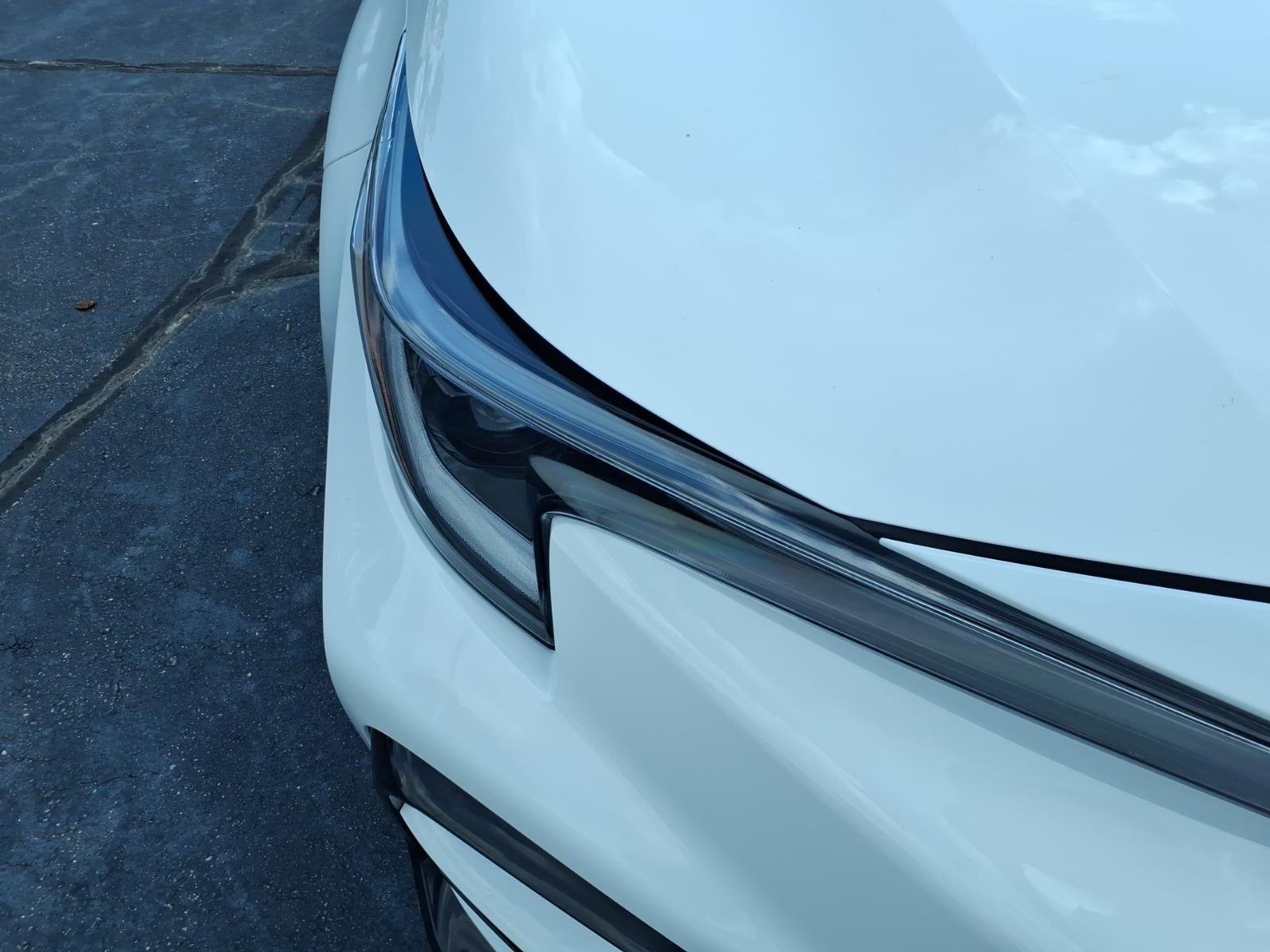 Used 2026 Ice Cap Toyota SE image 13
