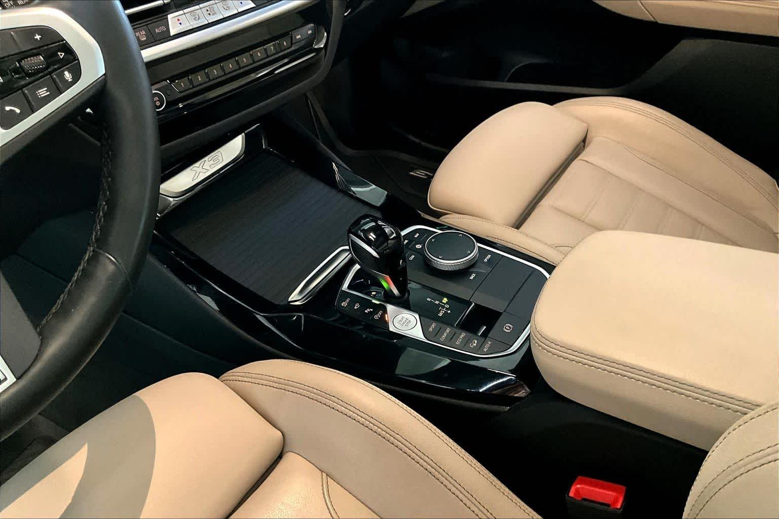 Used 2024 Dark Graphite Metallic BMW xDrive30i image 16