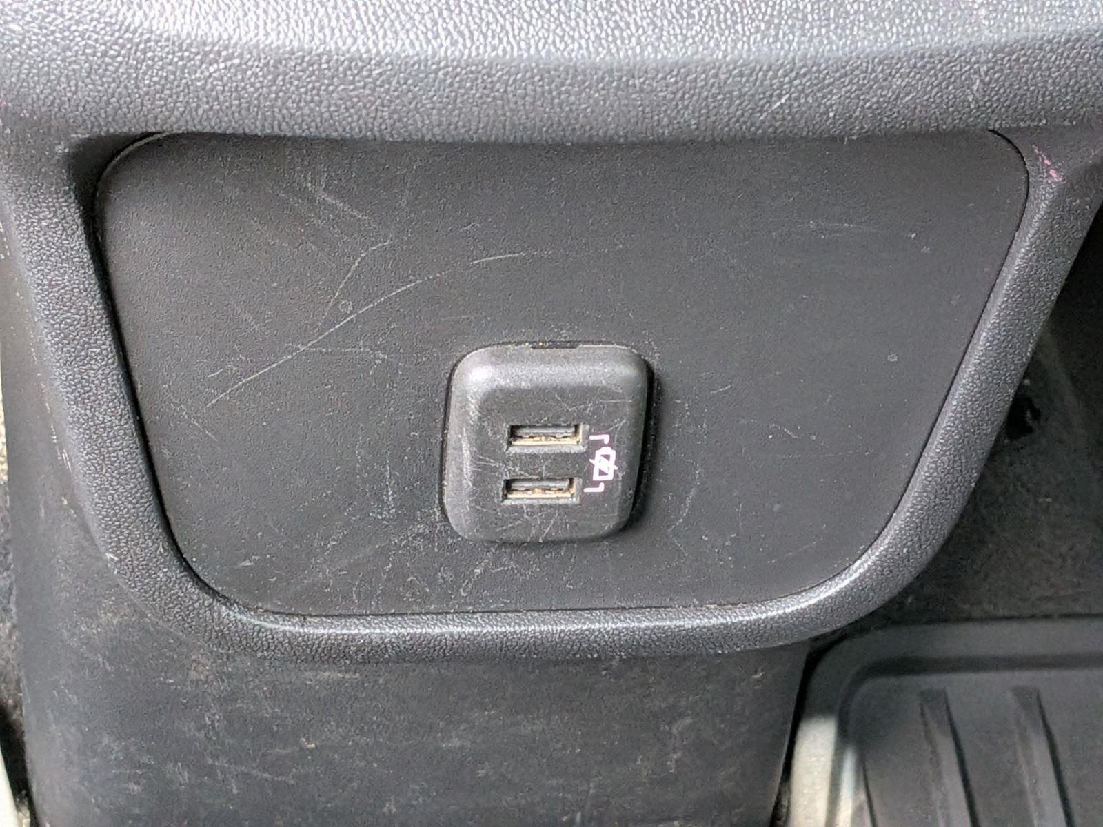 Used 2022 Summit White Chevrolet LT image 32