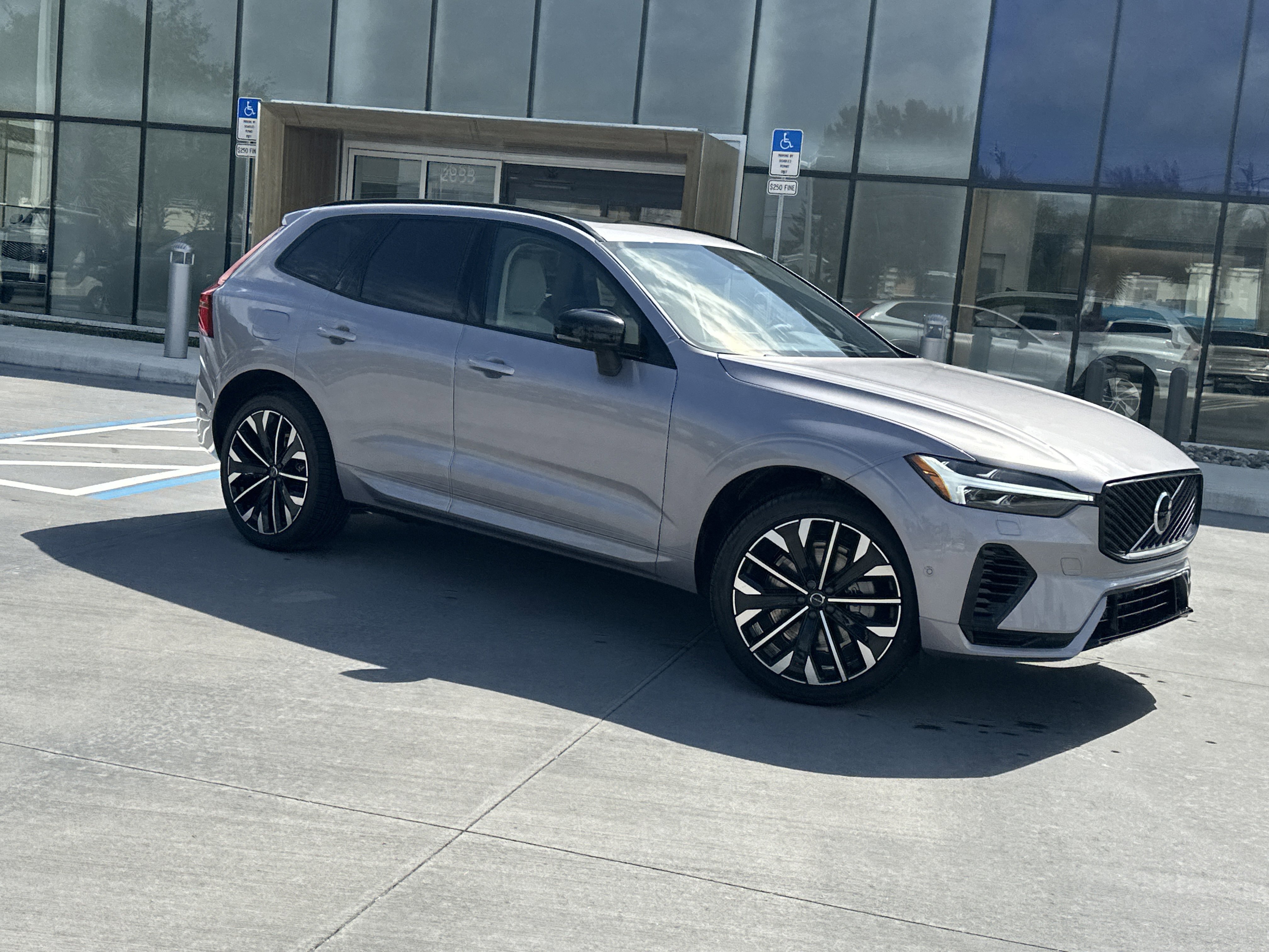 New 2026 Aurora Silver Volvo Ultra image 2
