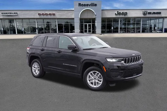 New 2025 Diamond Black Crystal Pearl-Coat Exterior Paint Jeep Laredo X image 1