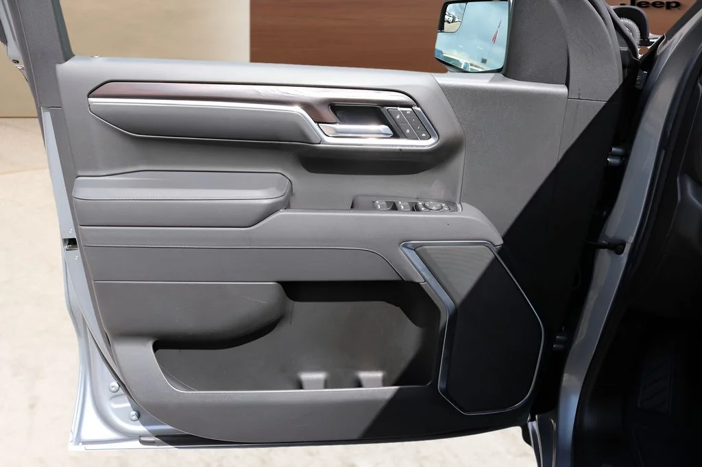 Used 2025 Silver GMC SLT image 11