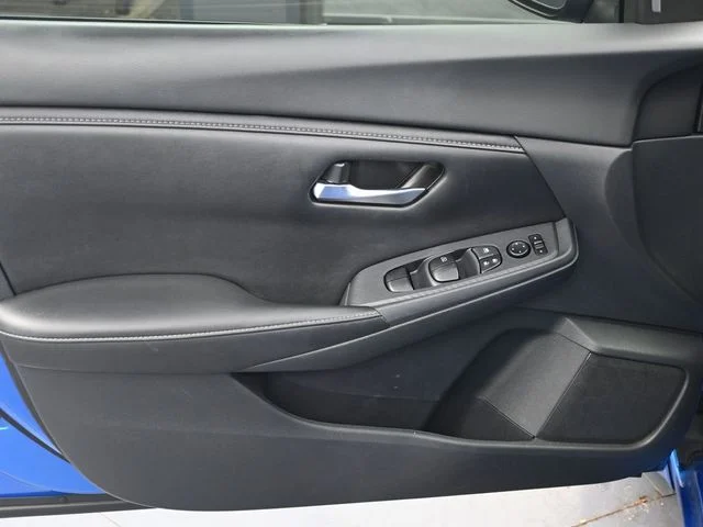 Used 2022 Blue Nissan SV image 9