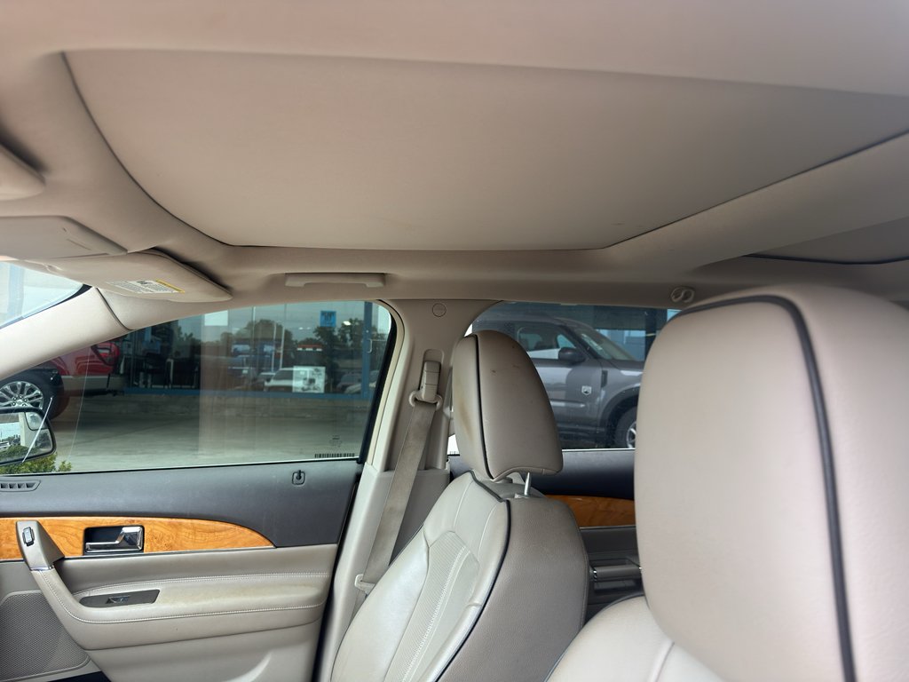 Used 2011 Gold Leaf Metallic Lincoln Base image 4