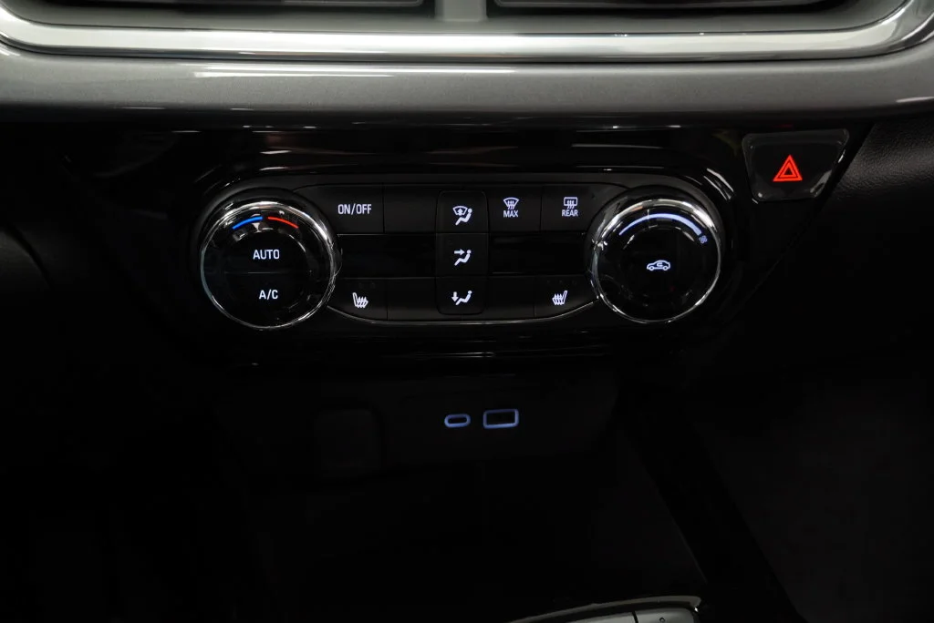 New 2026 Mosaic Black Metallic Chevrolet ACTIV image 26