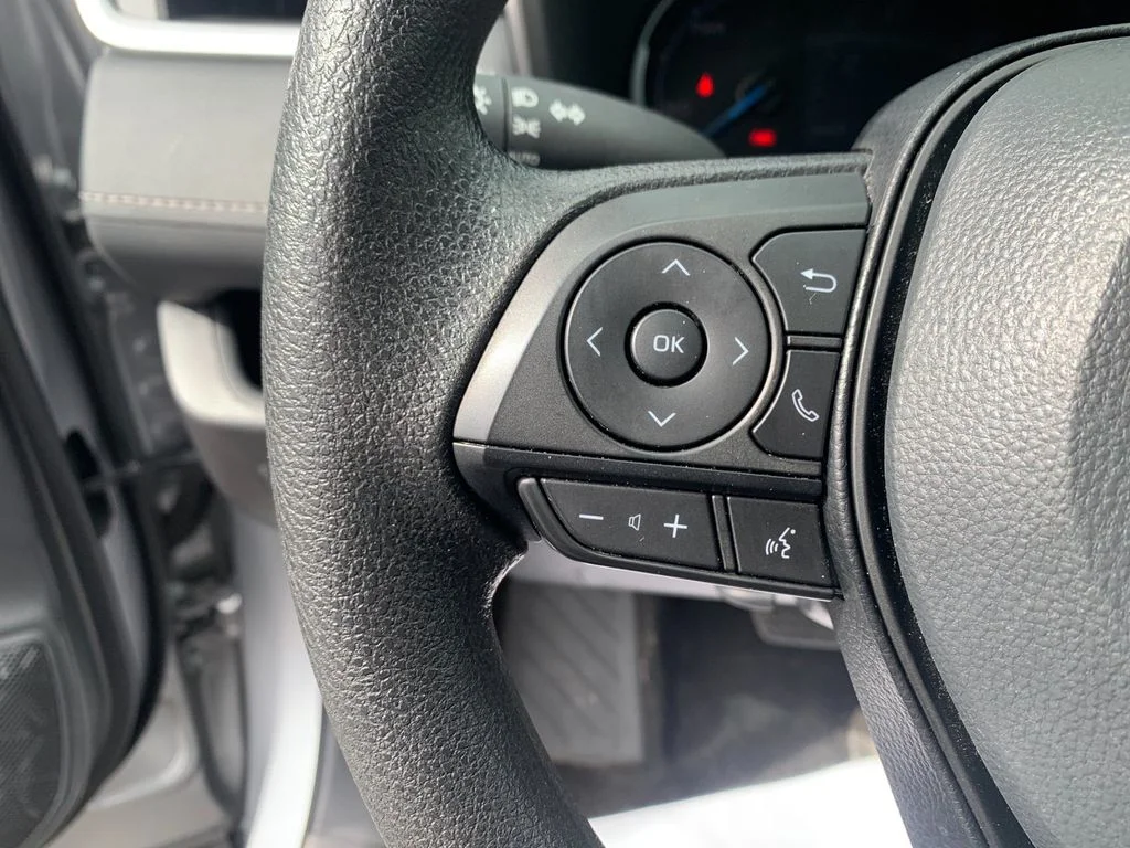 Used 2025 Silver Toyota XLE image 27