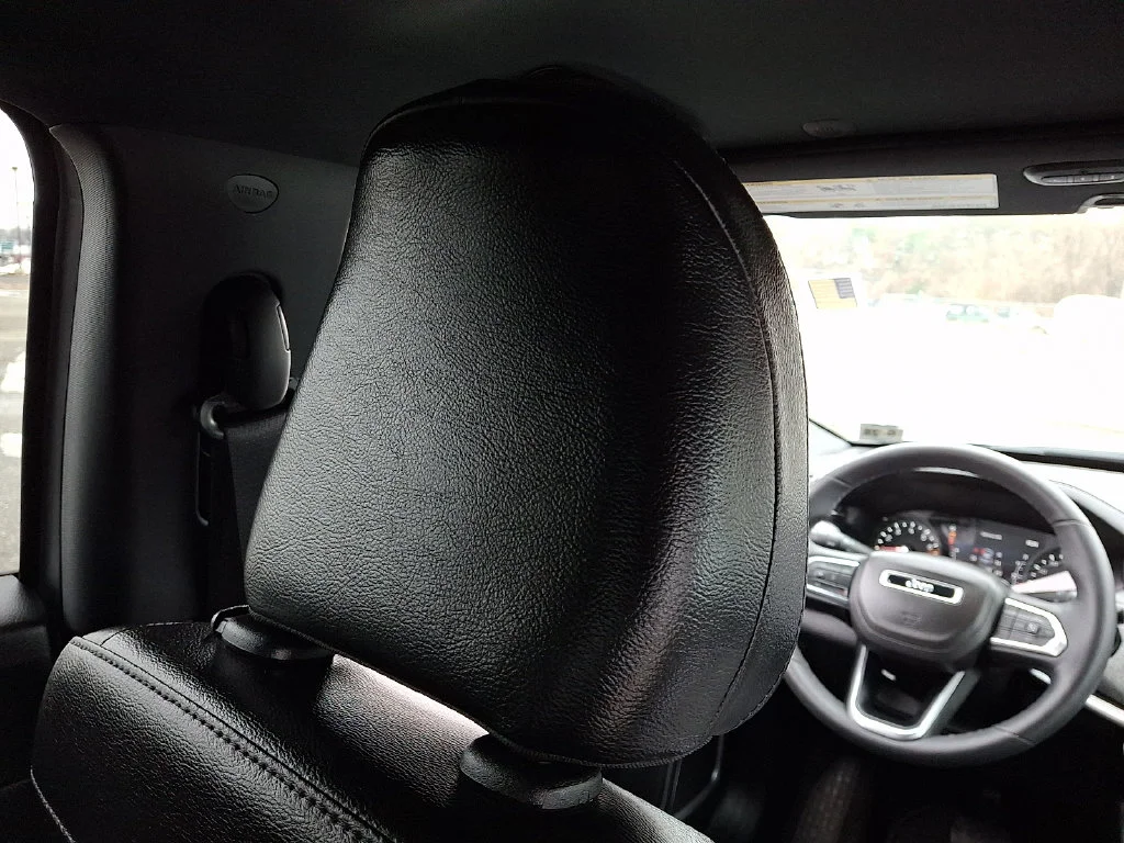 Used 2023 Silver Jeep Latitude image 14