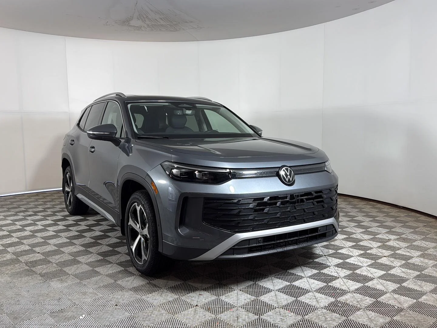 2026 Volkswagen Tiguan 2.0T SE 4Motion's photo
