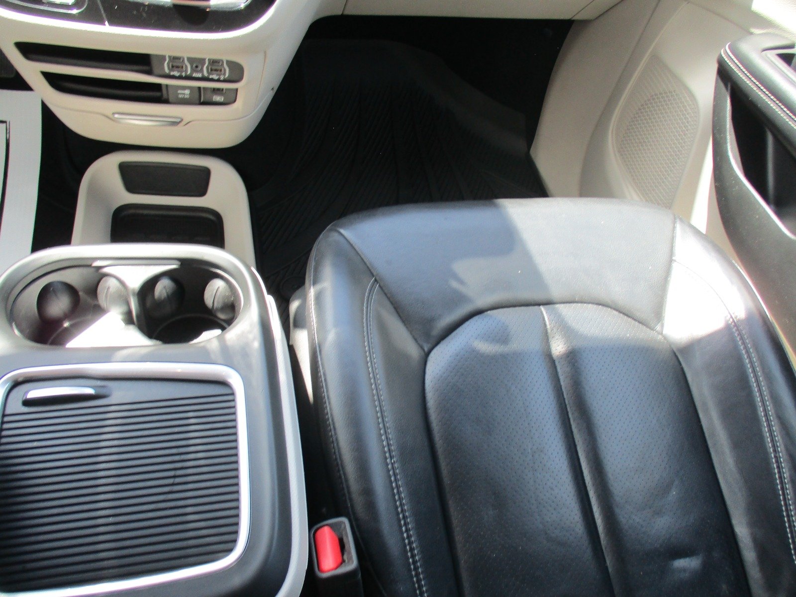 Used 2022 BLACK Chrysler Touring L image 20