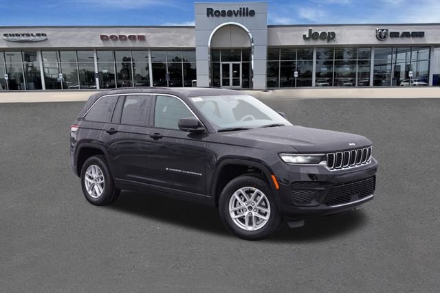 New 2025 Diamond Black Crystal Pearl-Coat Exterior Paint Jeep Laredo X image 1