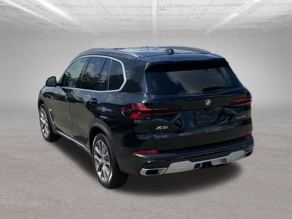 Used 2025 Black BMW xDrive40i image 3