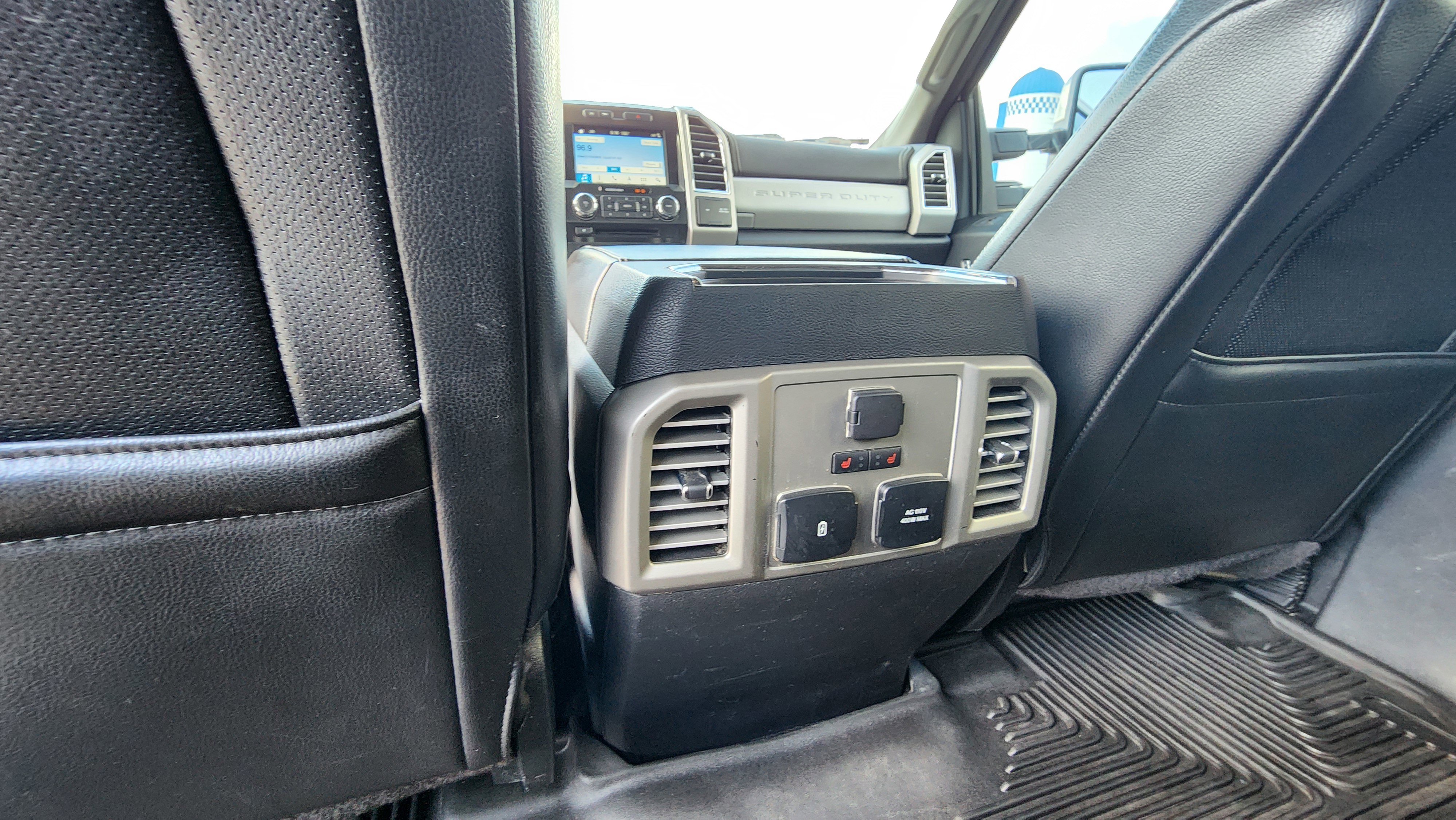 Used 2017 Oxford White Ford Lariat image 18