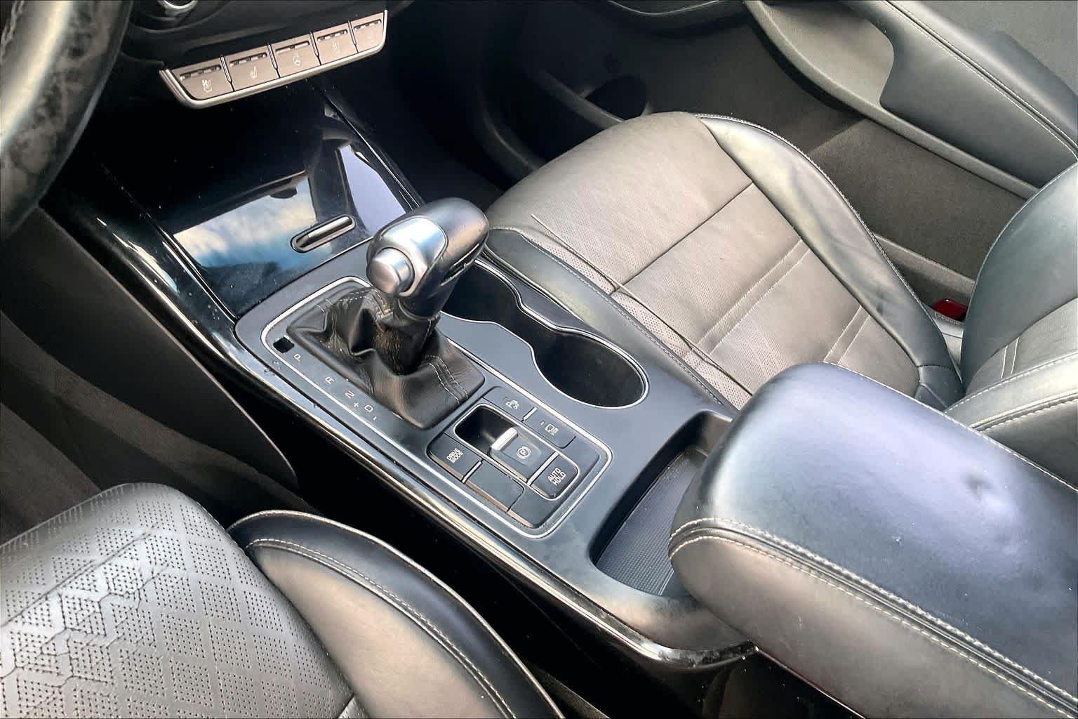 Used 2016 Titanium Silver Kia SXL image 17