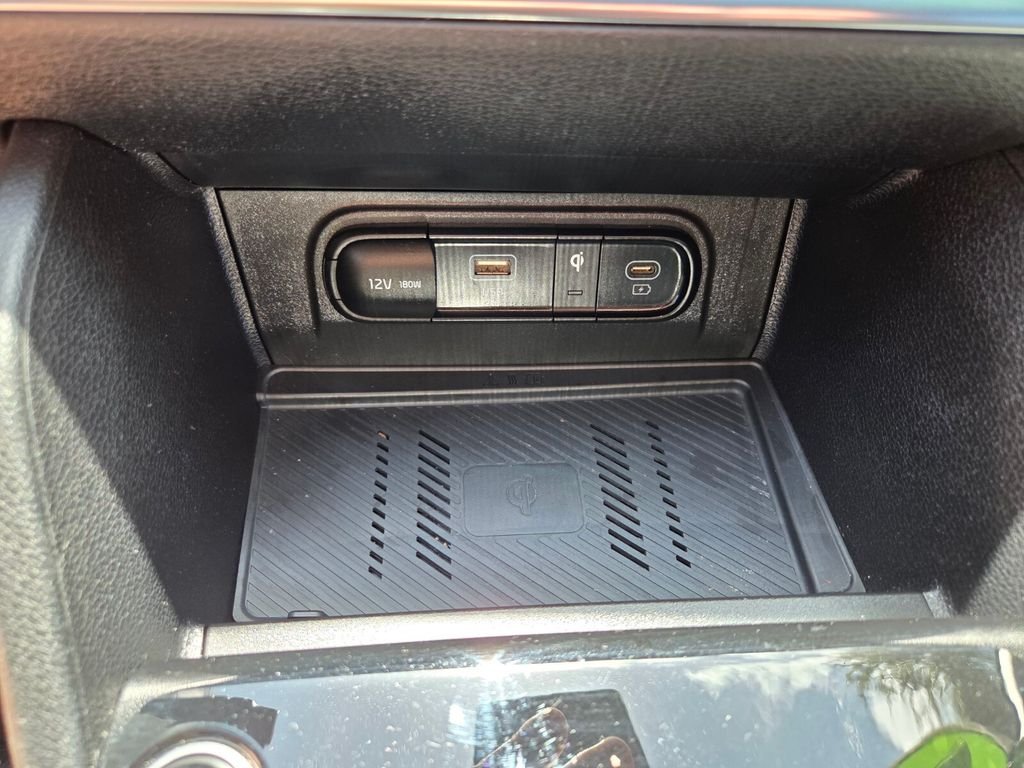 Used 2023 Black Kia X-Line image 28