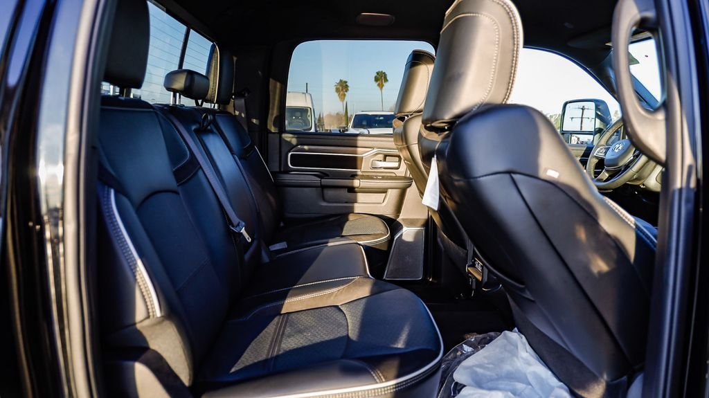 2025 RAM 3500 Laramie - Photo 19