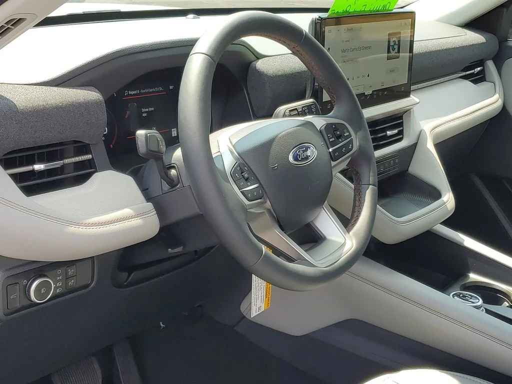 New 2026 Space White Metallic Ford Active image 8