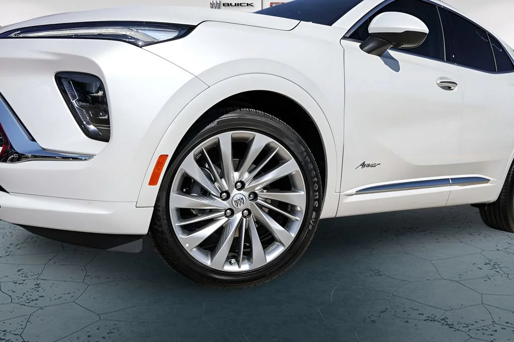 Used 2024 White Frost Tricoat Buick Avenir image 4