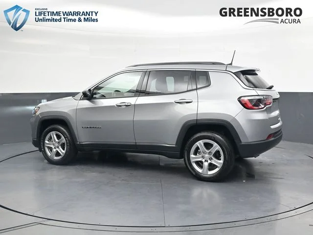 Used 2023 Silver Jeep Latitude image 9
