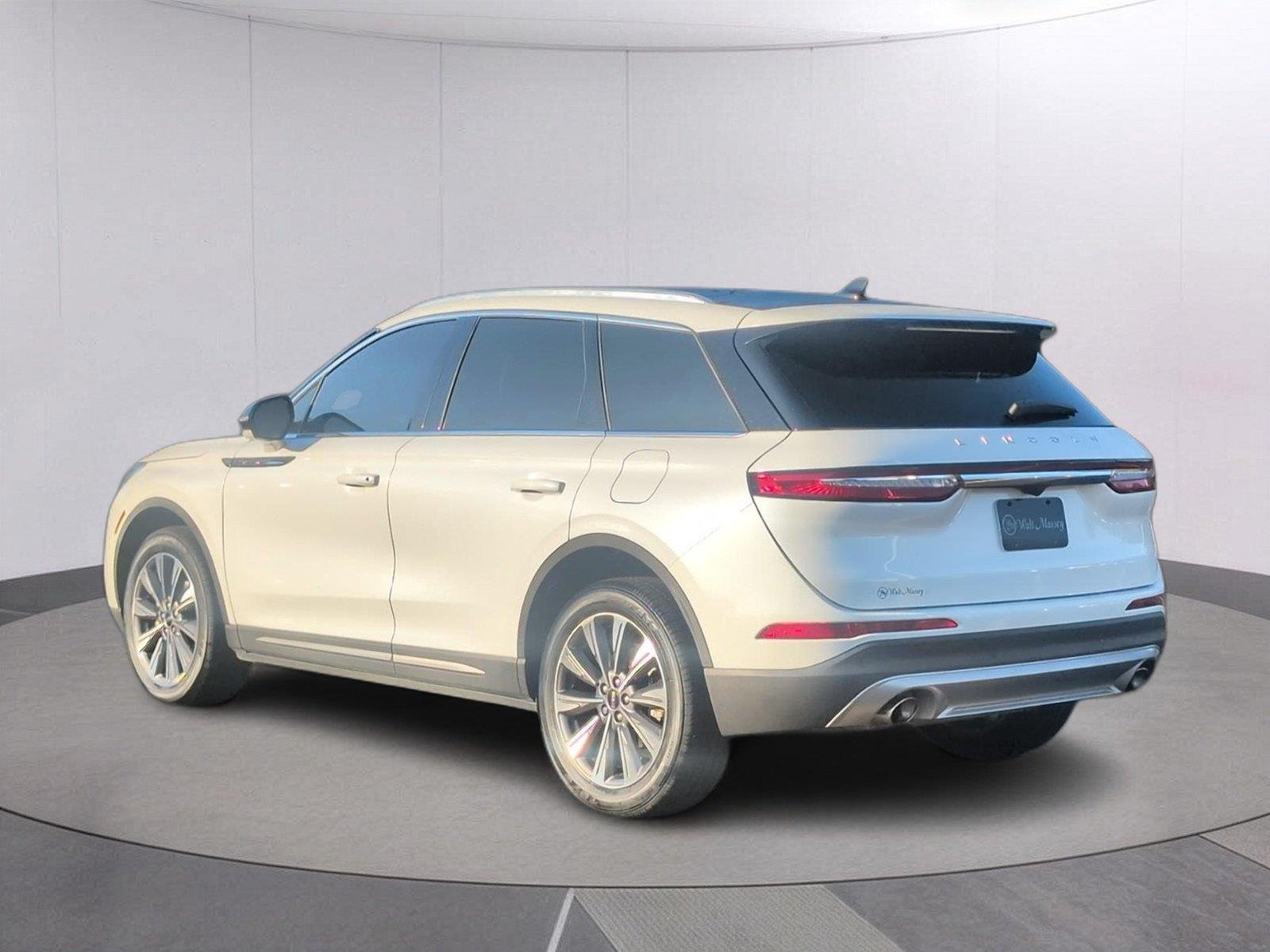 Used 2022 Pristine White Metallic Tri-Coat Lincoln Reserve image 3