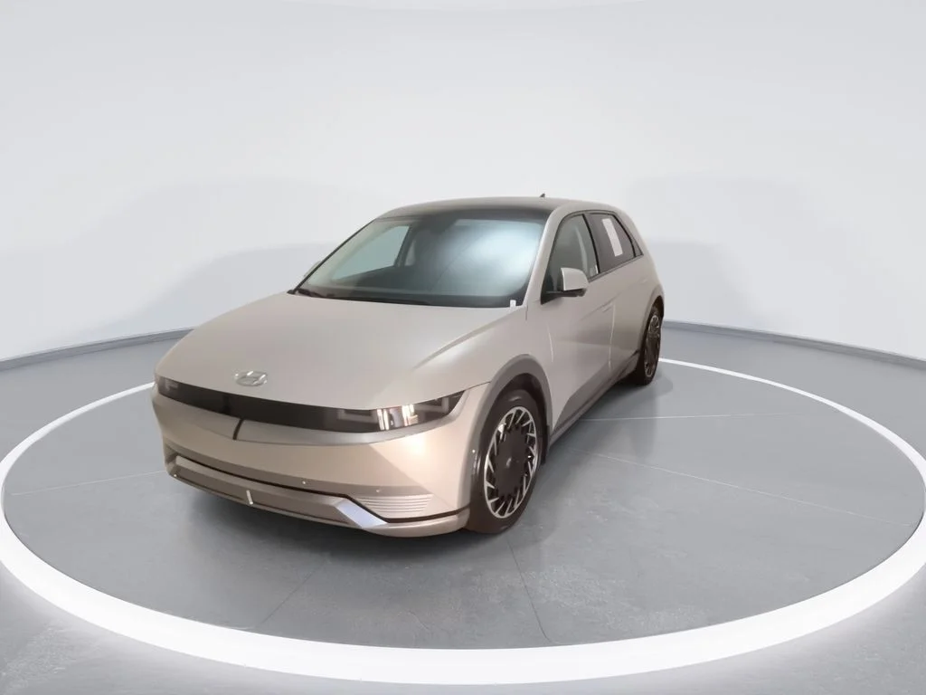 Used 2024 Gold Hyundai Limited image 4