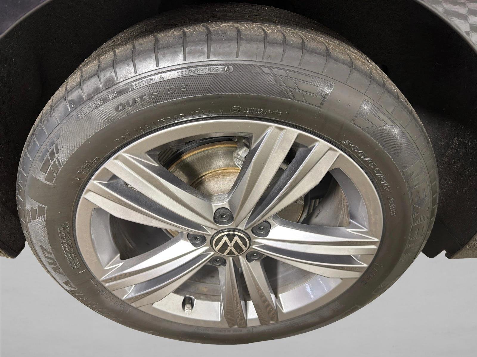Used 2024 Black Volkswagen SE image 17