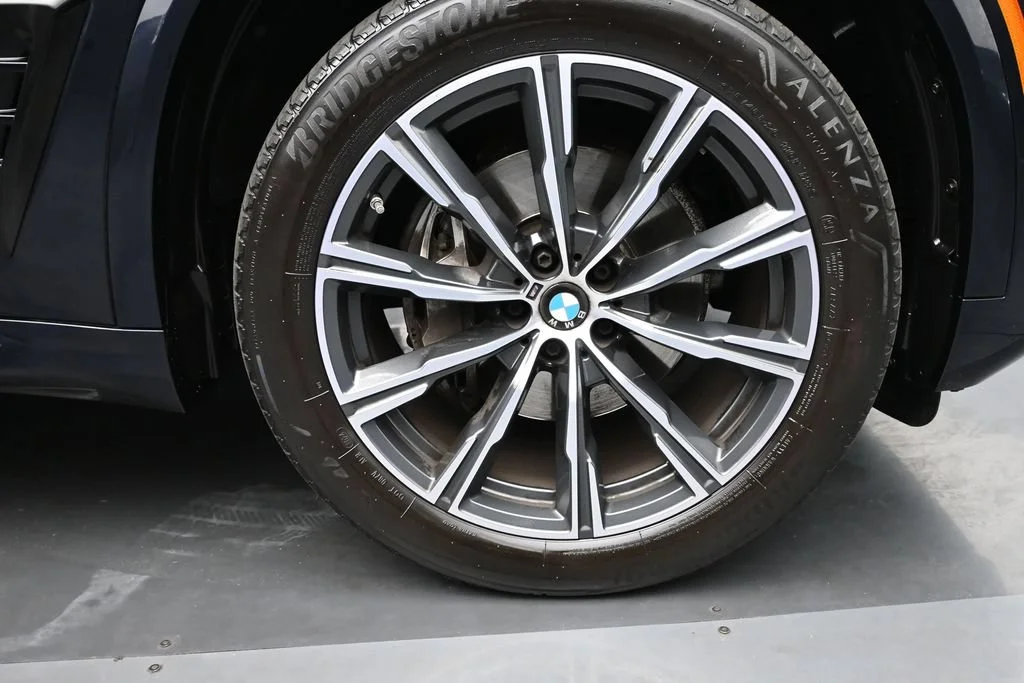 Used 2025 Black BMW xDrive40i image 2