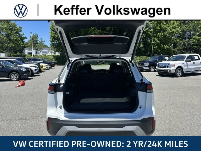 Certified Used 2025 White Volkswagen 2.0T SE image 37