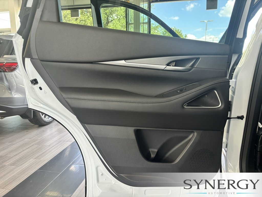 New 2027 RADIANT WHITE INFINITI Luxe FWD image 22