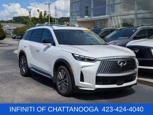 Certified Used 2026 White INFINITI LUXE image 10