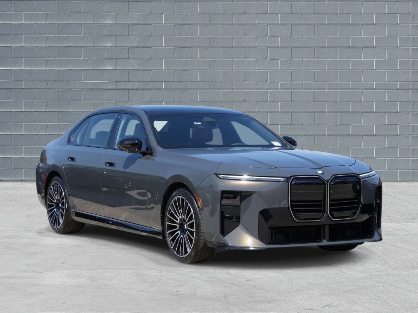 New 2027 Dravit Grey Metallic BMW 740i image 1